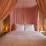Hotel 648
